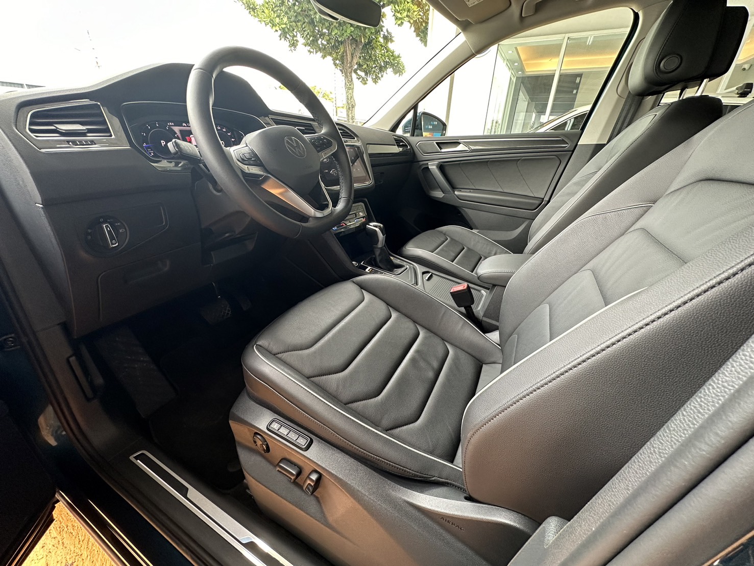 Tiguan 280 TSI Elegance Premium